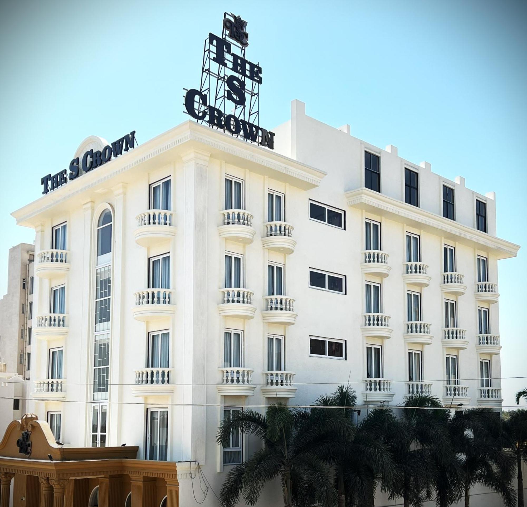 The S Crown Somnath Hotel Ngoại thất bức ảnh