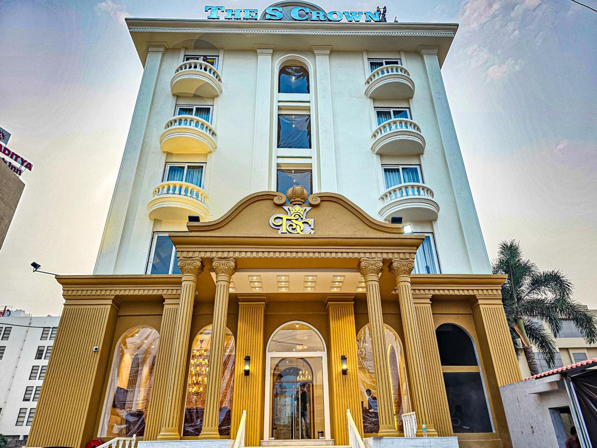 The S Crown Somnath Hotel Ngoại thất bức ảnh