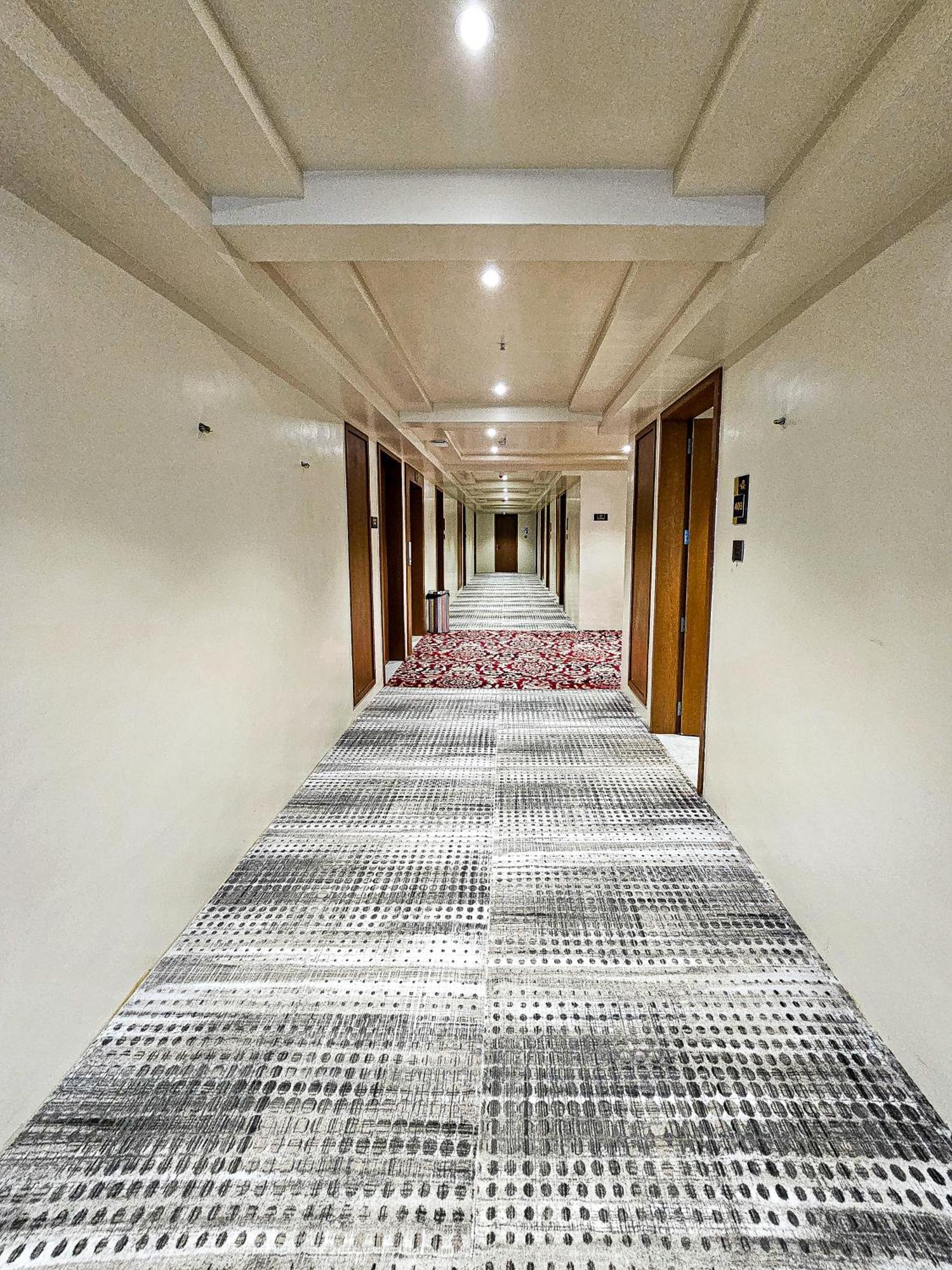 The S Crown Somnath Hotel Ngoại thất bức ảnh
