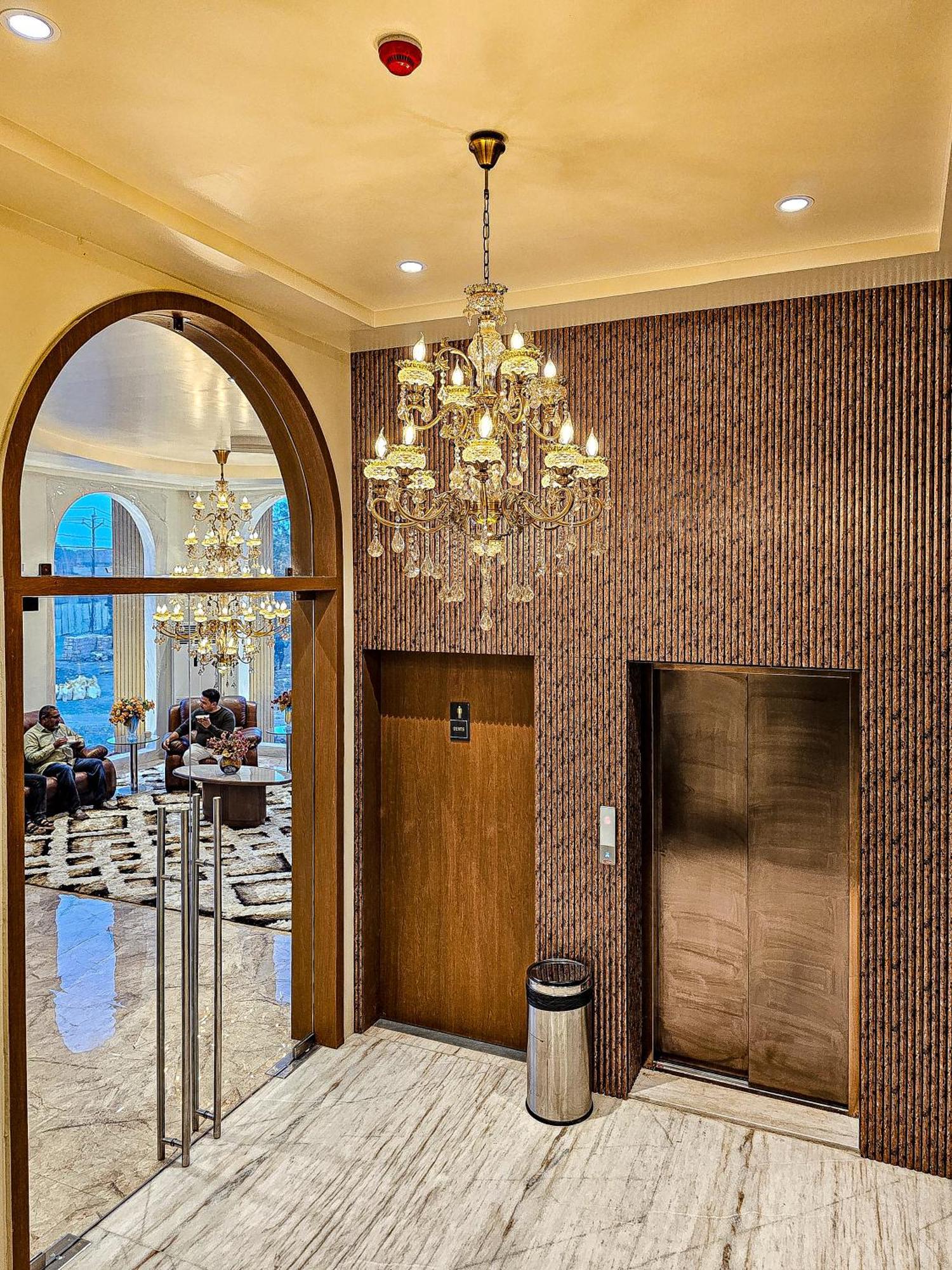 The S Crown Somnath Hotel Ngoại thất bức ảnh